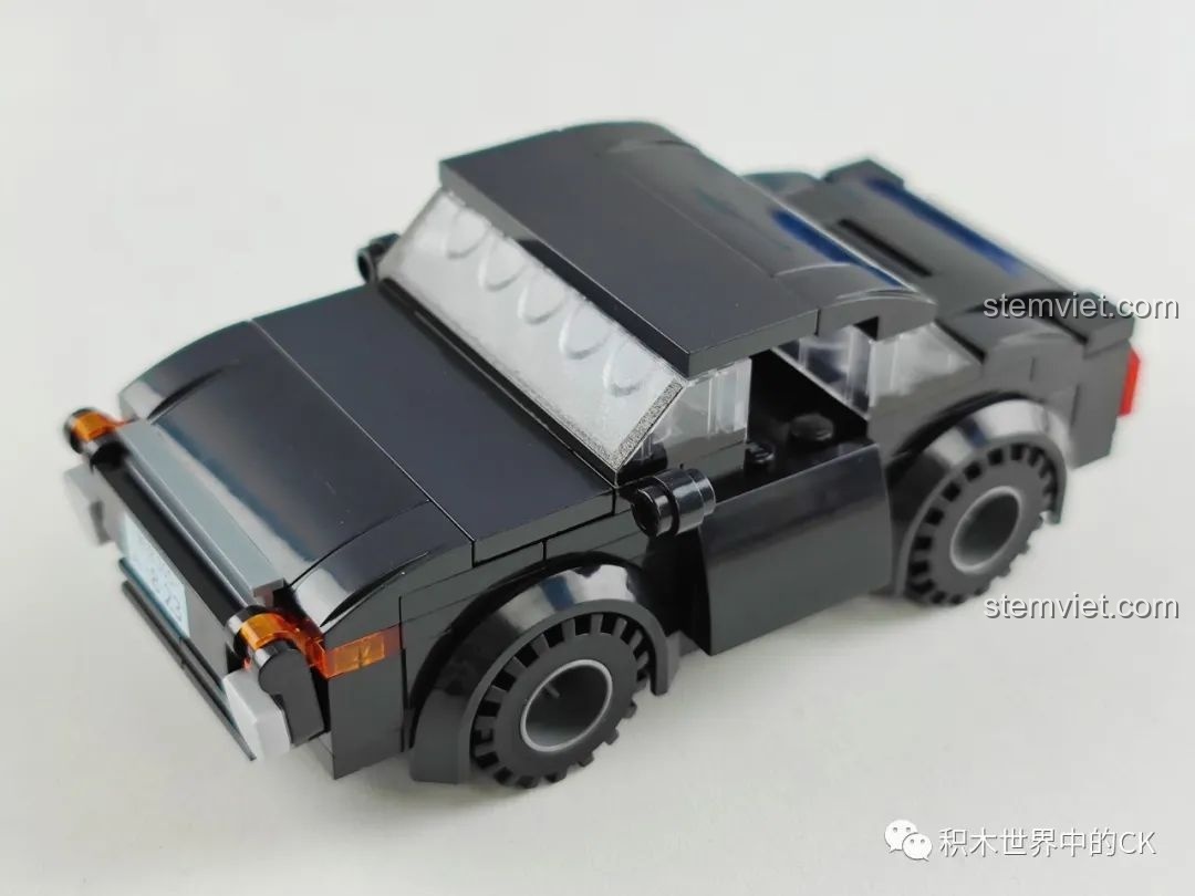 Mô hình xe ô tô màu đen trong bộ lắp ráp Keeppley K20708.