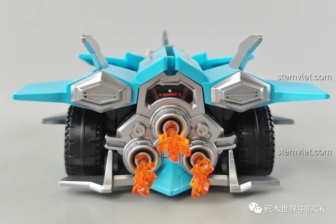 Mô hình xe đua Đao Phủ QQ Phi Xe Enlighten nhìn trực diện từ phía sau, chi tiết ống xả và đèn hậu.