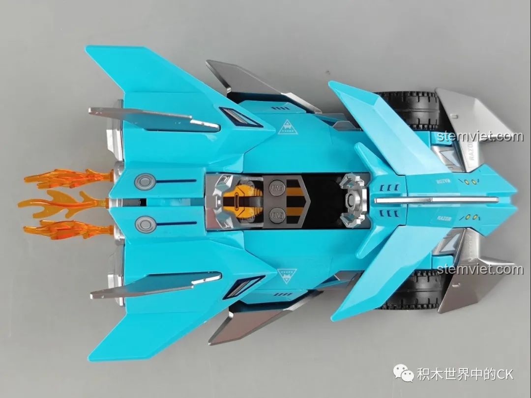 Mô hình xe đua Đao Phủ QQ Phi Xe Enlighten nhìn từ trên xuống, tổng quan thiết kế và buồng lái.