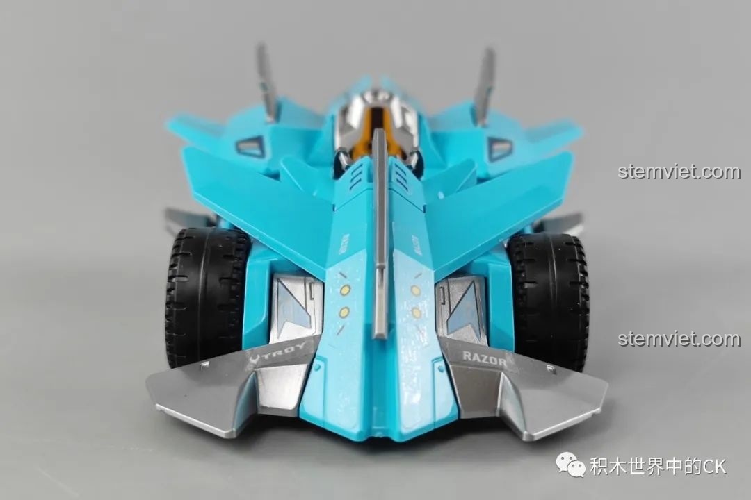 Mô hình xe đua Đao Phủ QQ Phi Xe Enlighten nhìn trực diện, nổi bật với thiết kế khí động học và màu xanh dương.