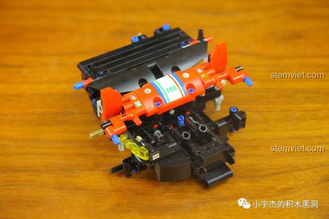 Phần đầu xe của mô hình JiaZhi 8613 Ferrari 488 GTE đang được lắp ráp, thể hiện chi tiết phức tạp.