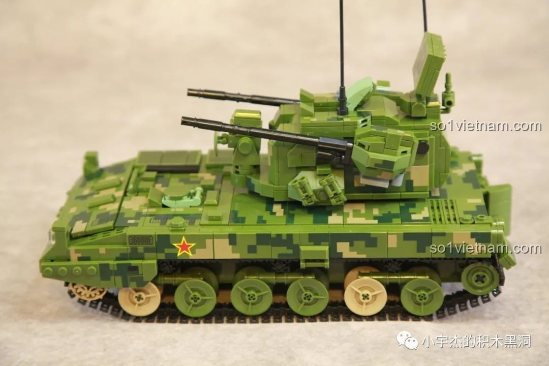 Một mô hình xe phòng không tự hành với hai nòng pháo, không liên quan đến T28.