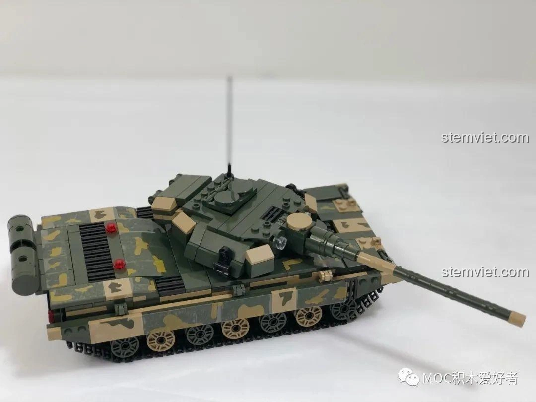 Mô hình xe tăng chủ lực 99A COGO 13384 đã hoàn thành, nhìn từ góc chéo, tổng thể ấn tượng.