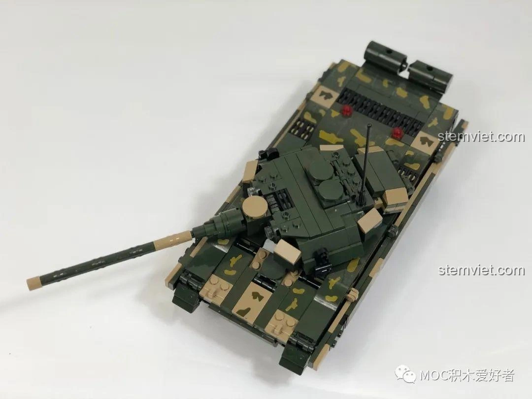 Mô hình xe tăng chủ lực 99A COGO 13384 đã hoàn thành, nhìn từ trên xuống, tập trung vào tháp pháo.