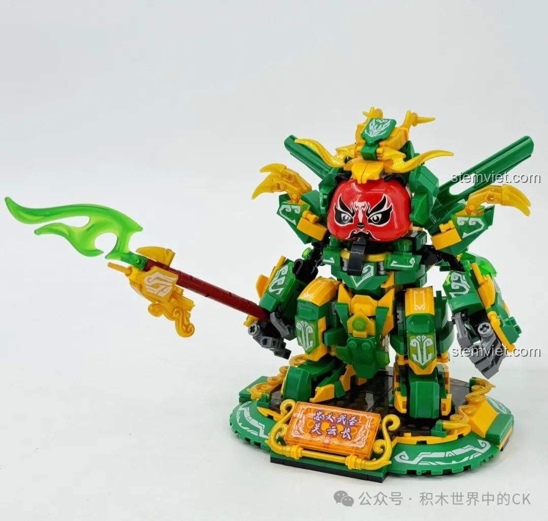 Mô hình Người Máy Gấu Trúc Anh Hùng Quan Vũ Zhe Gao 662026 đã hoàn thành, với tông màu xanh lá và vàng.