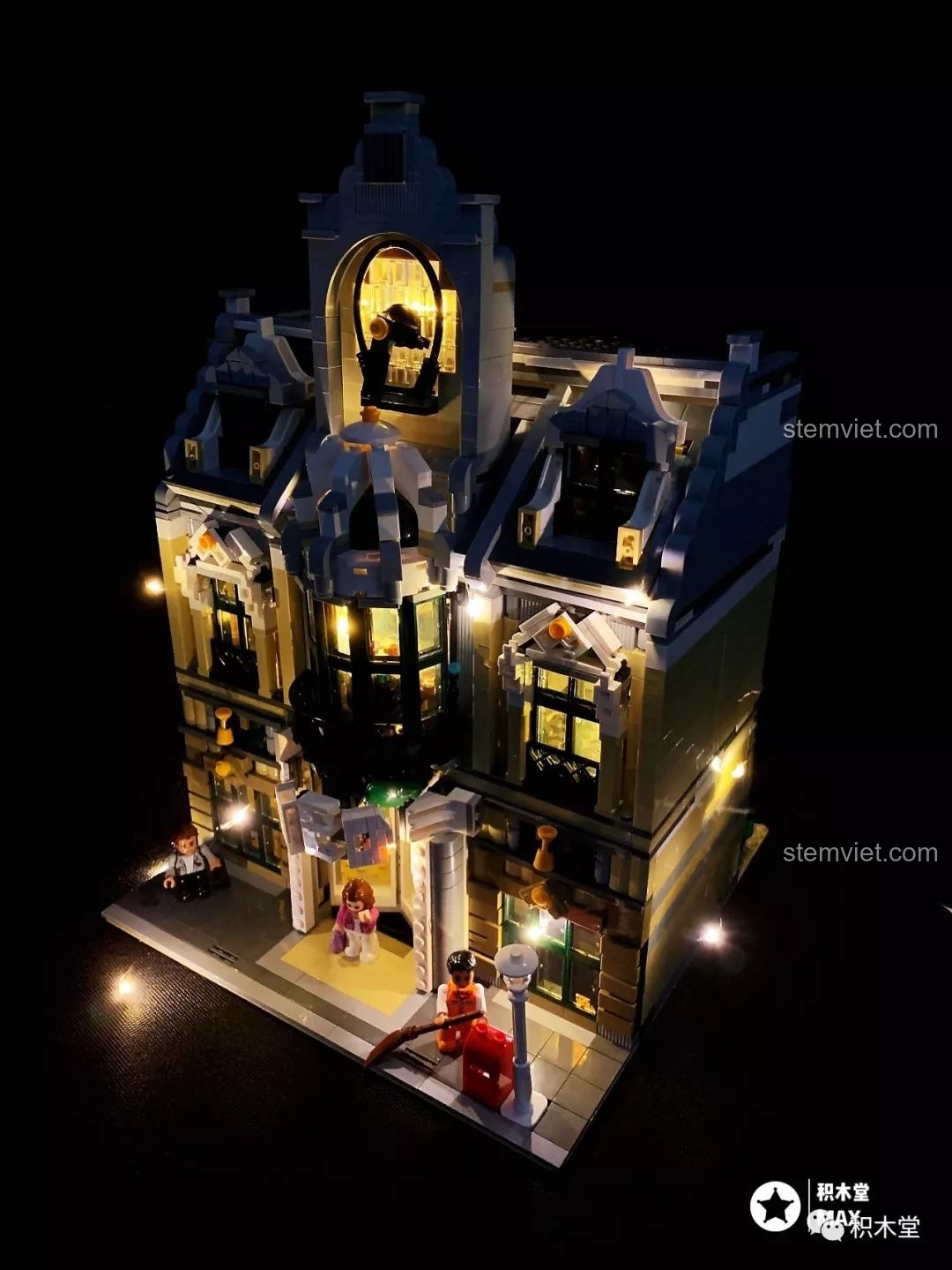 Mô hình bộ lắp ghép Zhe Gao QL0922 Trung tâm thương mại Châu Âu trong đêm, góc rộng và sáng hơn.