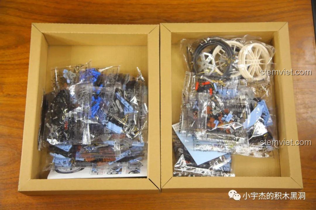 Bên trong hộp lớn là hai hộp carton nhỏ chứa các túi chi tiết của bộ lắp ráp SEMBO 701714.