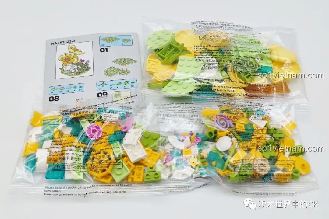 Các chi tiết lắp ráp và sách hướng dẫn của bộ hoa Thác Nước Piano Ánh Trăng, với tông màu vàng.