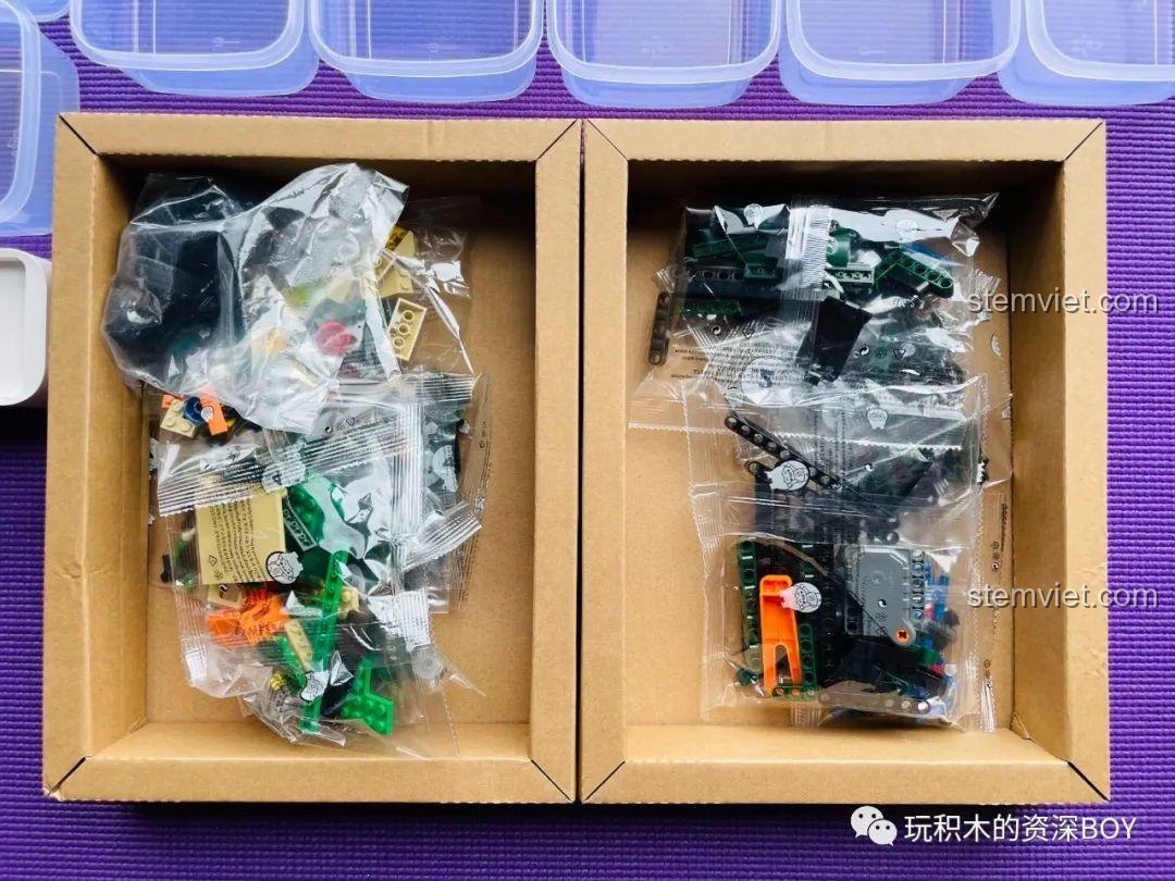 Bên trong hộp, các túi chi tiết được chia thành hai hộp carton nhỏ cho xe và khu cắm trại.