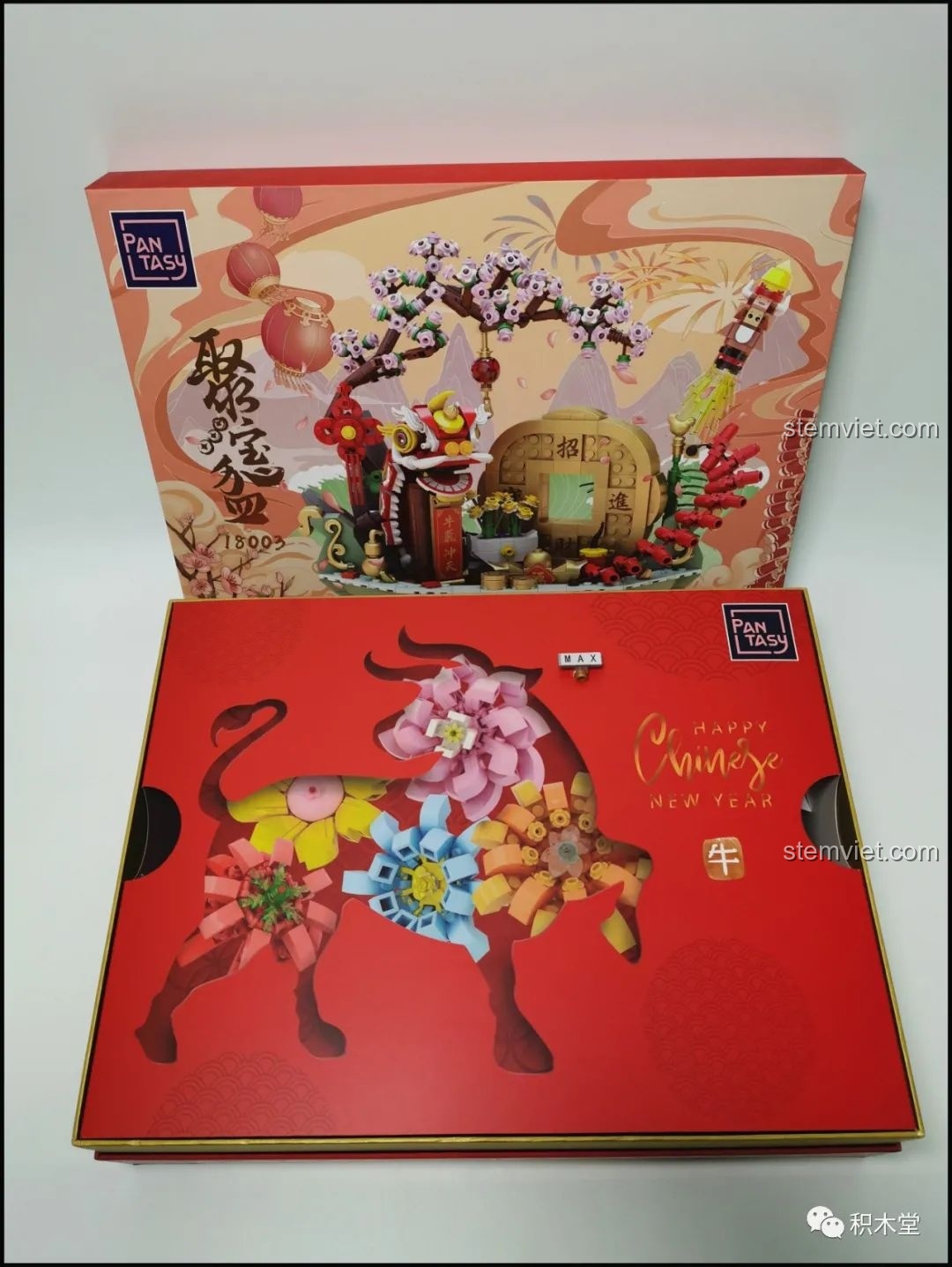 Hộp quà tặng của bộ lắp ráp Bồn Tụ Bảo Phú Quý Pantasy 18003, với hình ảnh chú bò dễ thương bên trong.