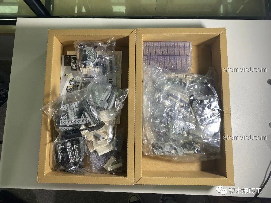 Bên trong hộp Sembo SD6900 được chia thành hai khay, các chi tiết trong suốt được đóng gói riêng biệt.