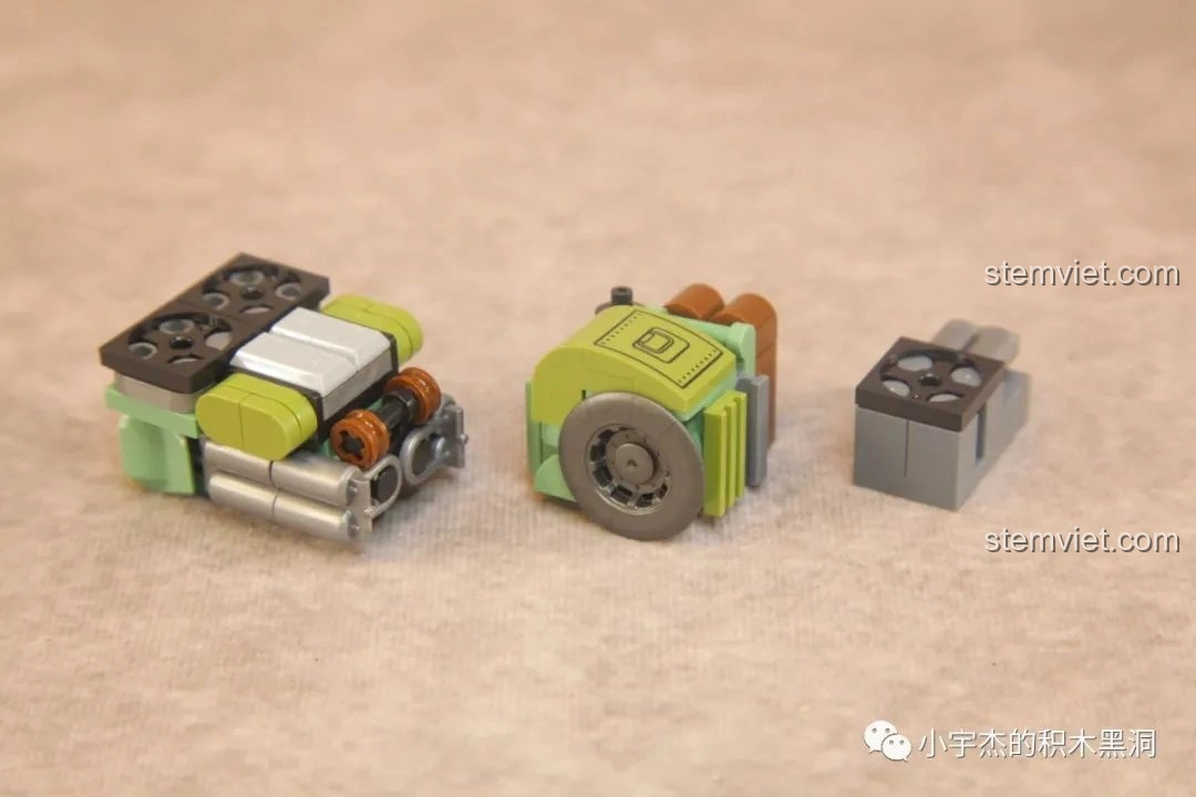 Mô phỏng động cơ và các bộ phận bên trong xe Panlos Brick 639010 Xe Chiến Đấu Bộ Binh 04A