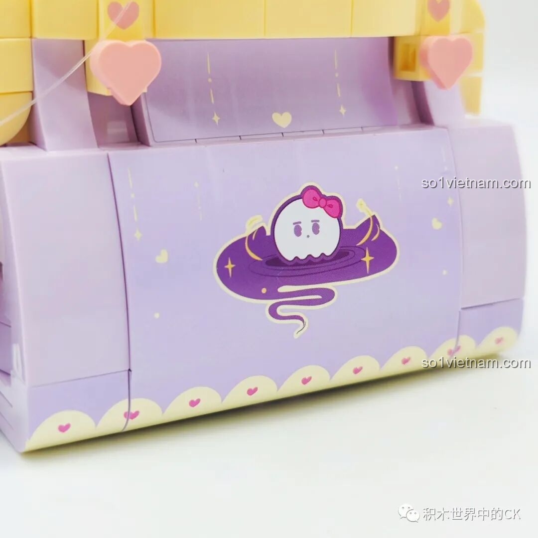 Túi xách Wekki 516910 được mở ra, để lộ cánh cửa vào tiệm phép thuật bí ẩn bên trong.