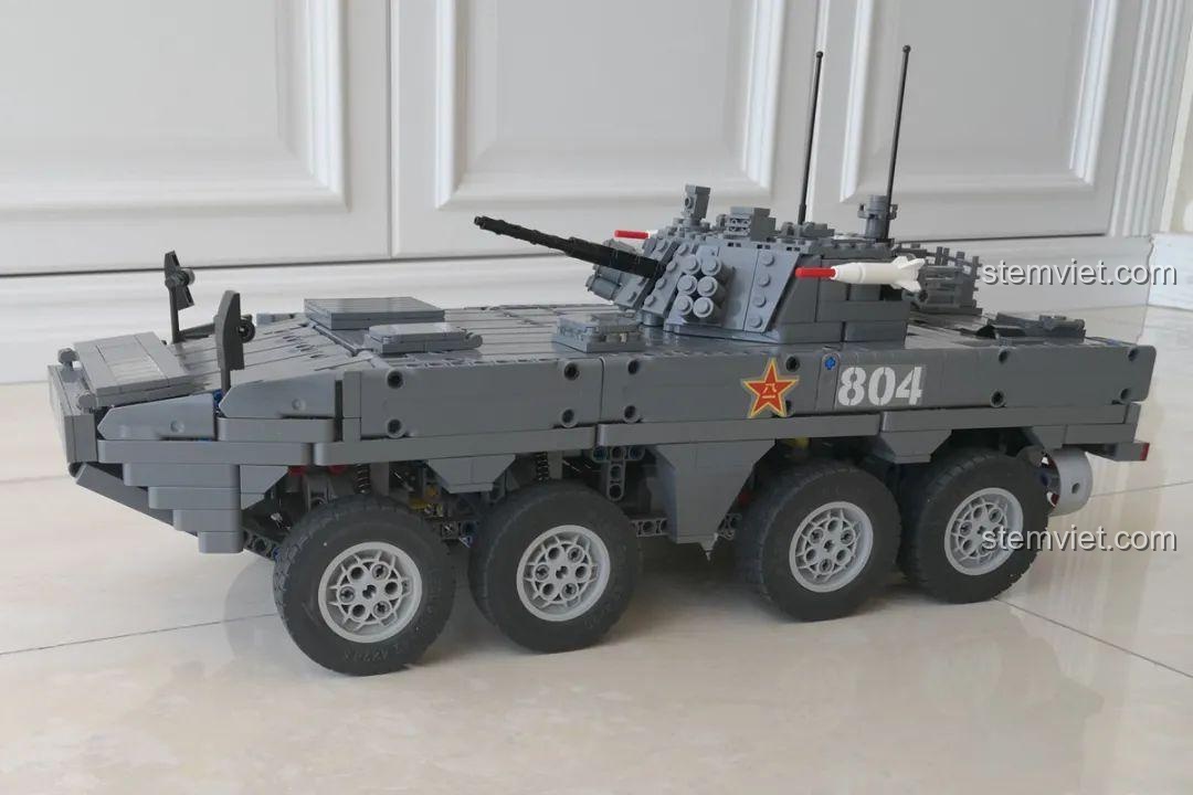 Mô hình xe chiến đấu bộ binh ZBL-09 MOC màu xám, chi tiết chân thực, bánh xe và tháp pháo sống động.