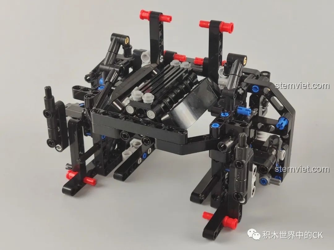 Module động cơ V12 của bộ lắp ráp CaDA C 61041 đang được hình thành với các piston.