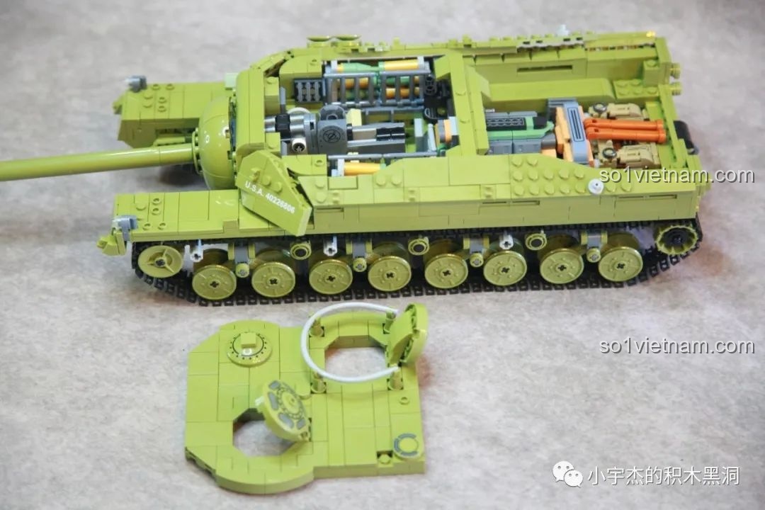 Module nóc của xe tăng T28 được thiết kế để dễ dàng tháo rời, giúp quan sát nội thất bên trong.