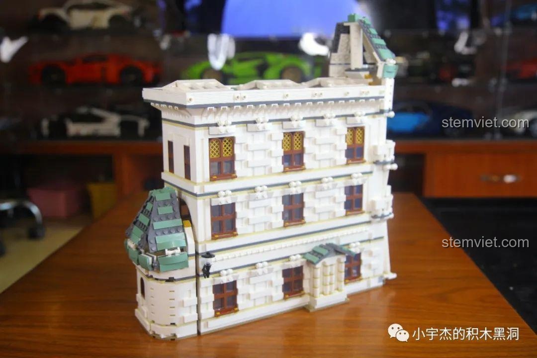 Mô hình Ngân hàng Gringotts MORK 032101 đã hoàn thành, thể hiện kiến trúc tinh xảo, đồ chơi xây dựng Hẻm Xéo cho bé 6 tuổi, giá đáng tiền.