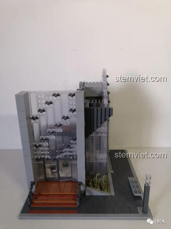 MORKMODEL 011001 Bộ lắp ghép Thư viện Hiện đại - Mặt bên của mô hình với các chi tiết kiến trúc