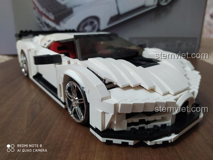 đồ chơi xây dựng Mô hình siêu xe Bugatti, Siêu xe Bugatti Centodieci MouldKing10004, ảnh review thực tế mô hình Bugatti Centodieci màu trắng, chất lượng tốt, cho bé trai 8 tuổi