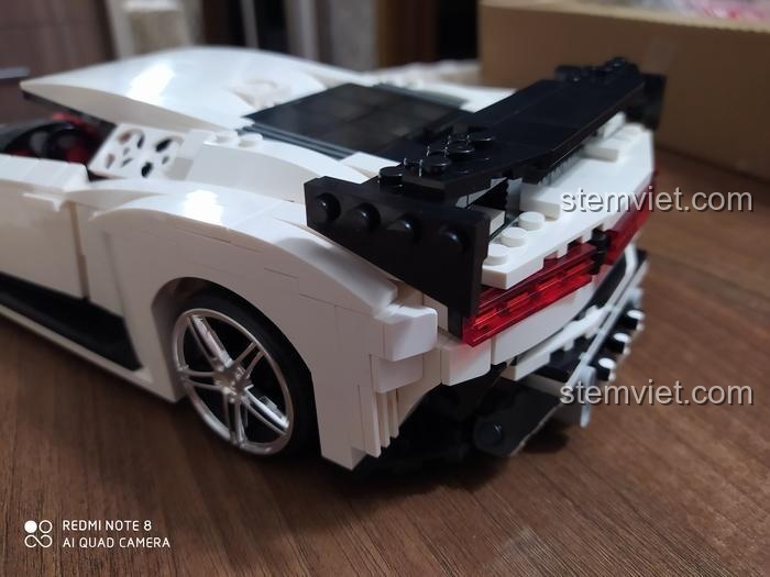 đồ chơi mô hình 10004, Xe đua Bugatti 110 Mould King 4, chi tiết đuôi xe Bugatti Centodieci, cánh gió sau, đèn hậu, ảnh review, cho bé trai 8 tuổi