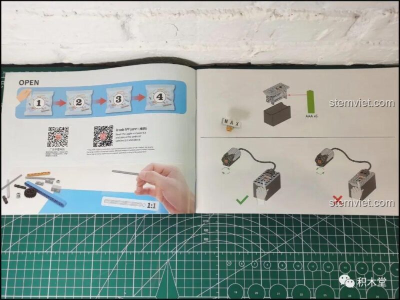 Sách hướng dẫn lắp ráp chi tiết của bộ đồ chơi mô hình Đoàn xe tuần lộc Giáng sinh Mould King 10015.