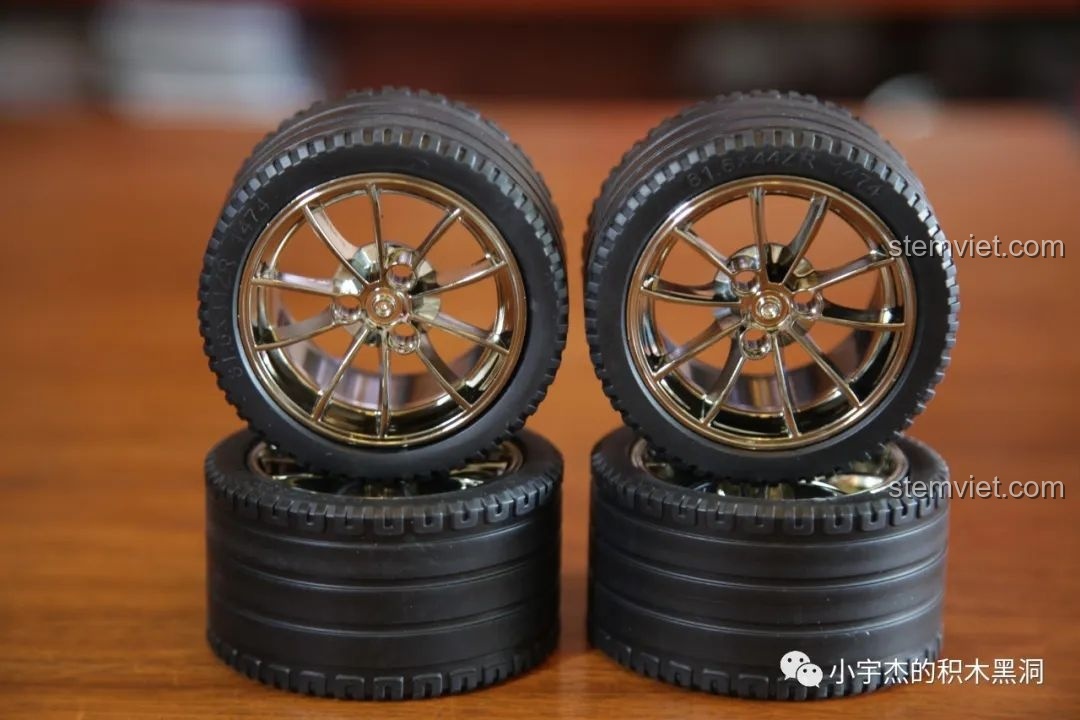 Góc nhìn khác của khe hút gió bên hông xe của Mould King 13056 Lamborghini Hyper, cho thấy độ hoàn thiện.