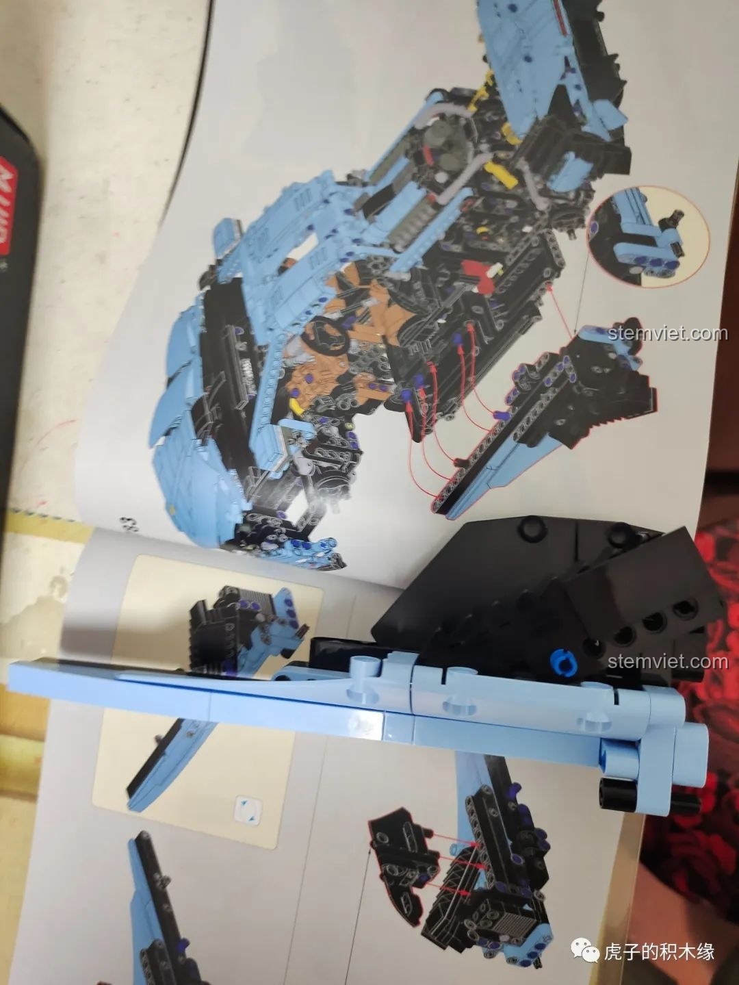 Cửa xe nặng của mô hình Mould King 13056 Lamborghini Hyper, đòi hỏi độ khít của mảnh ghép.