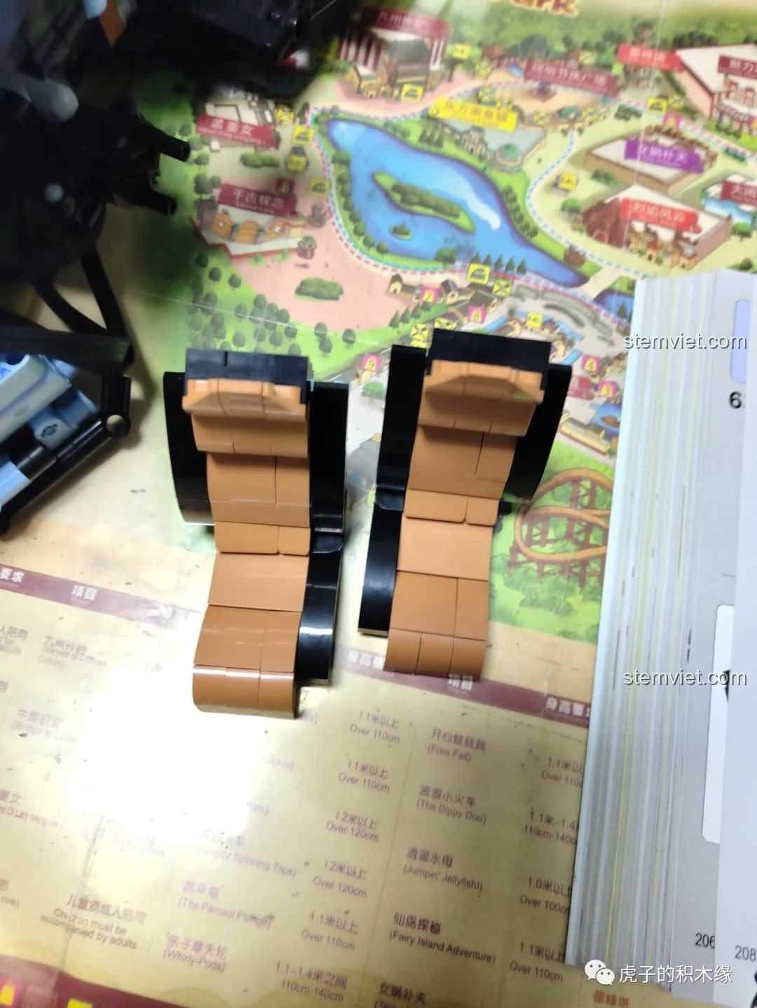 Phần đuôi xe của mô hình Mould King 13056 Lamborghini Hyper được lắp từ gạch và tấm công nghệ.