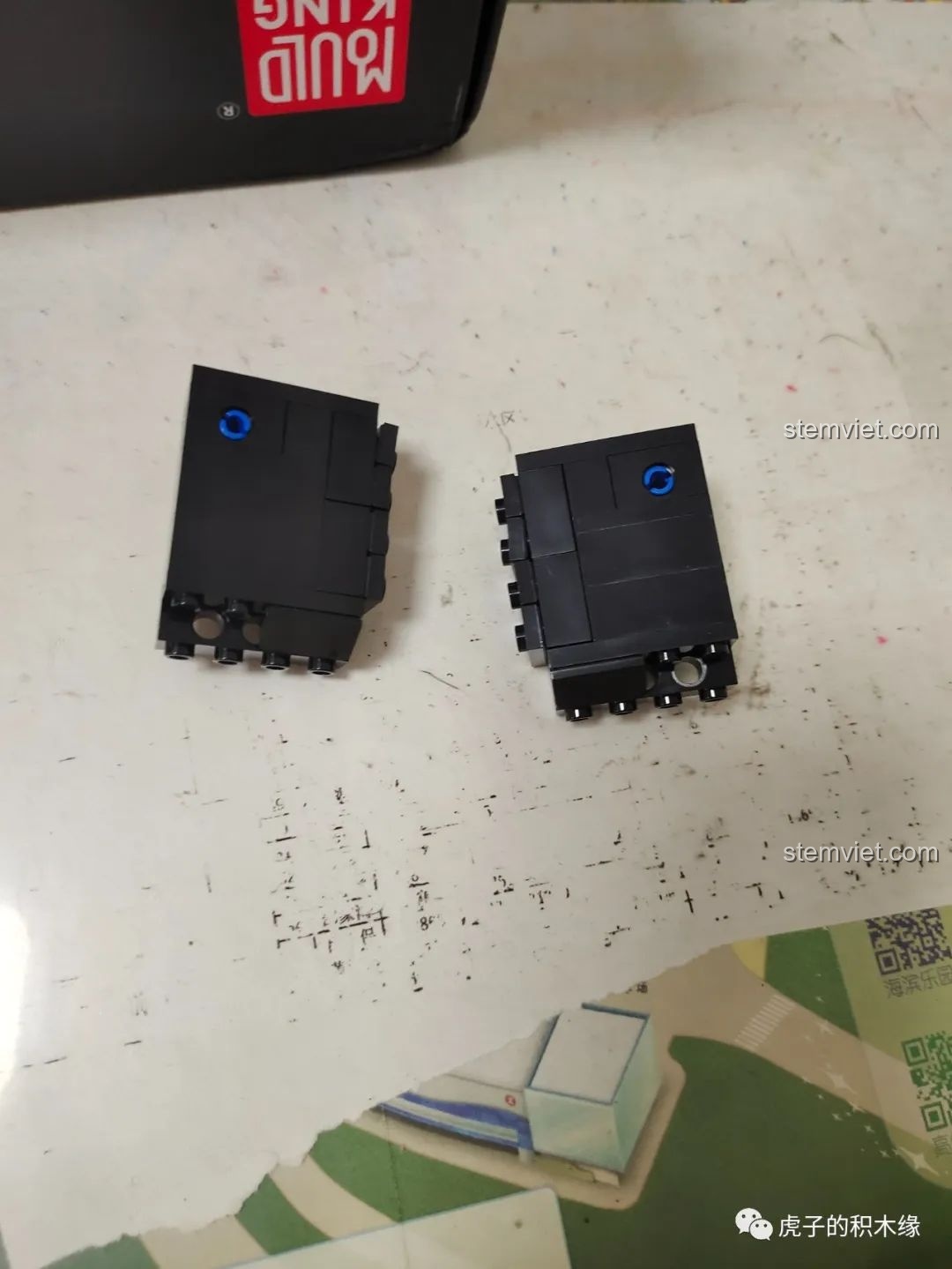 Lưu ý về hai trang hướng dẫn bị in ngược trong sách của Mould King 13056 Lamborghini Hyper.