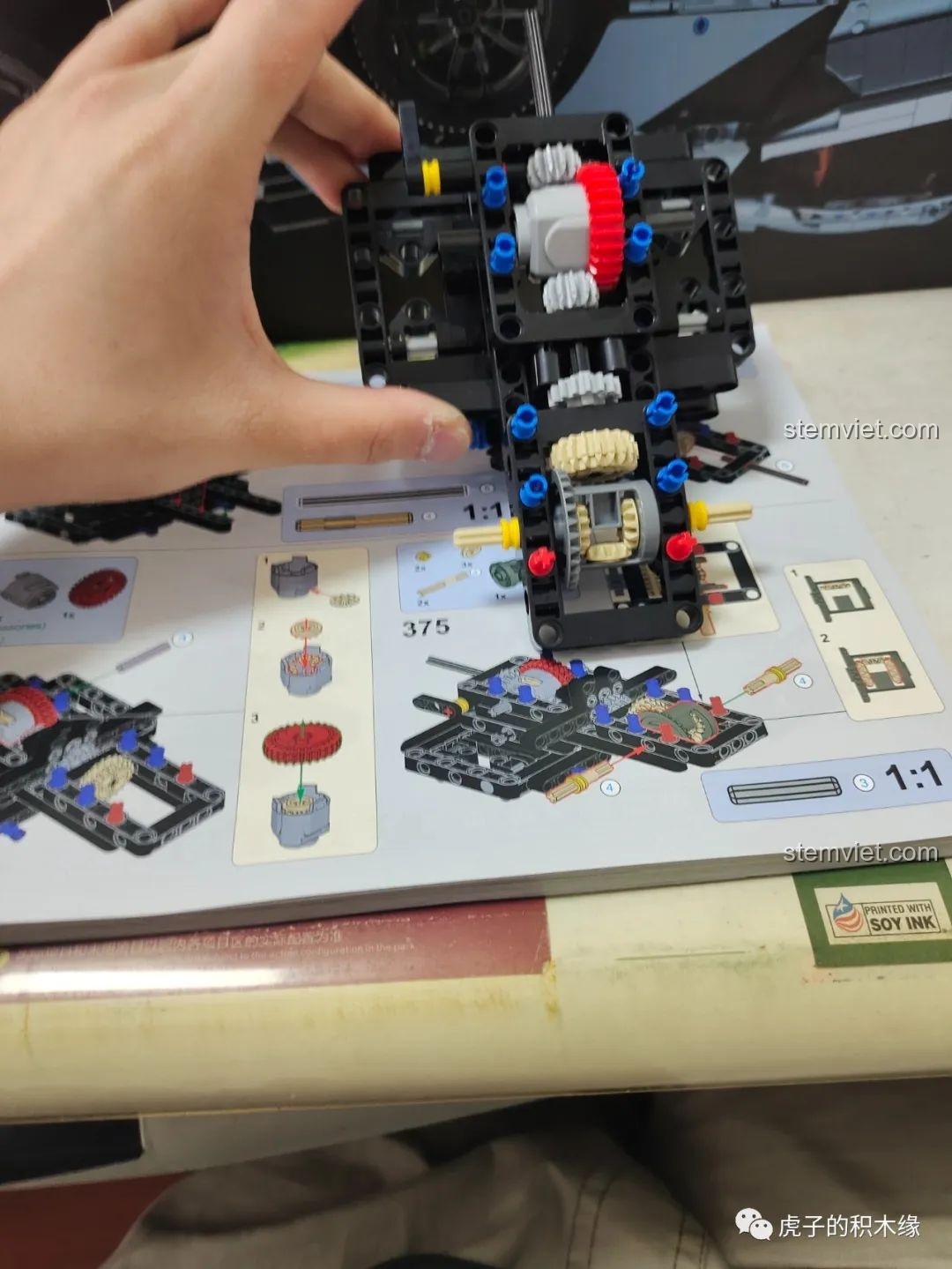 Hệ thống lái 4 bánh của mô hình Mould King 13056 Lamborghini Hyper.