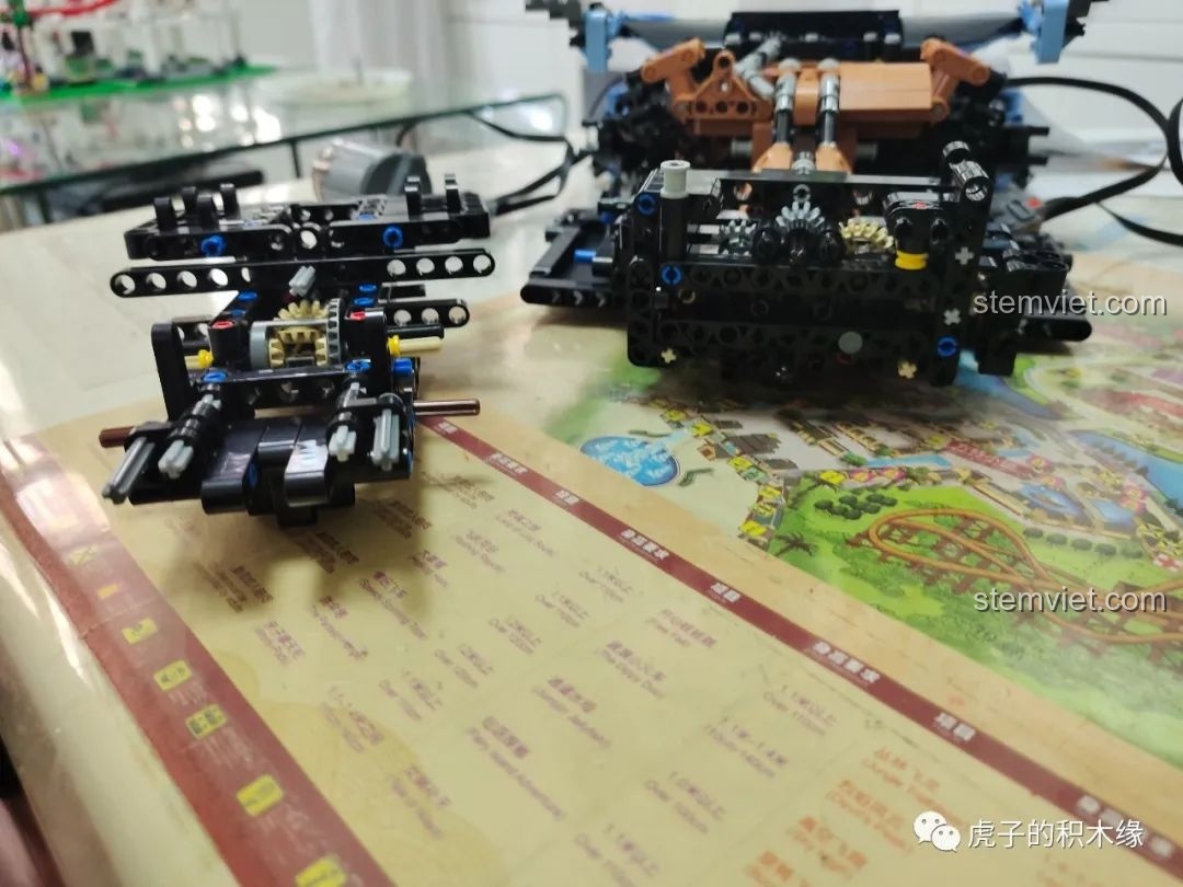 Phần 9 của quá trình lắp ráp Mould King 13056 Lamborghini Hyper (Bước 625-810), cánh gió và ốp sườn.