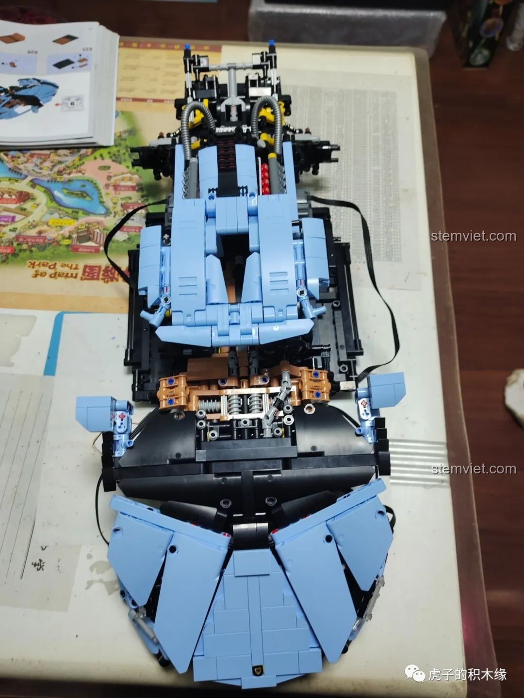 Mô hình Mould King 13056 Lamborghini Hyper đã hoàn thành, nhìn từ phía trước.