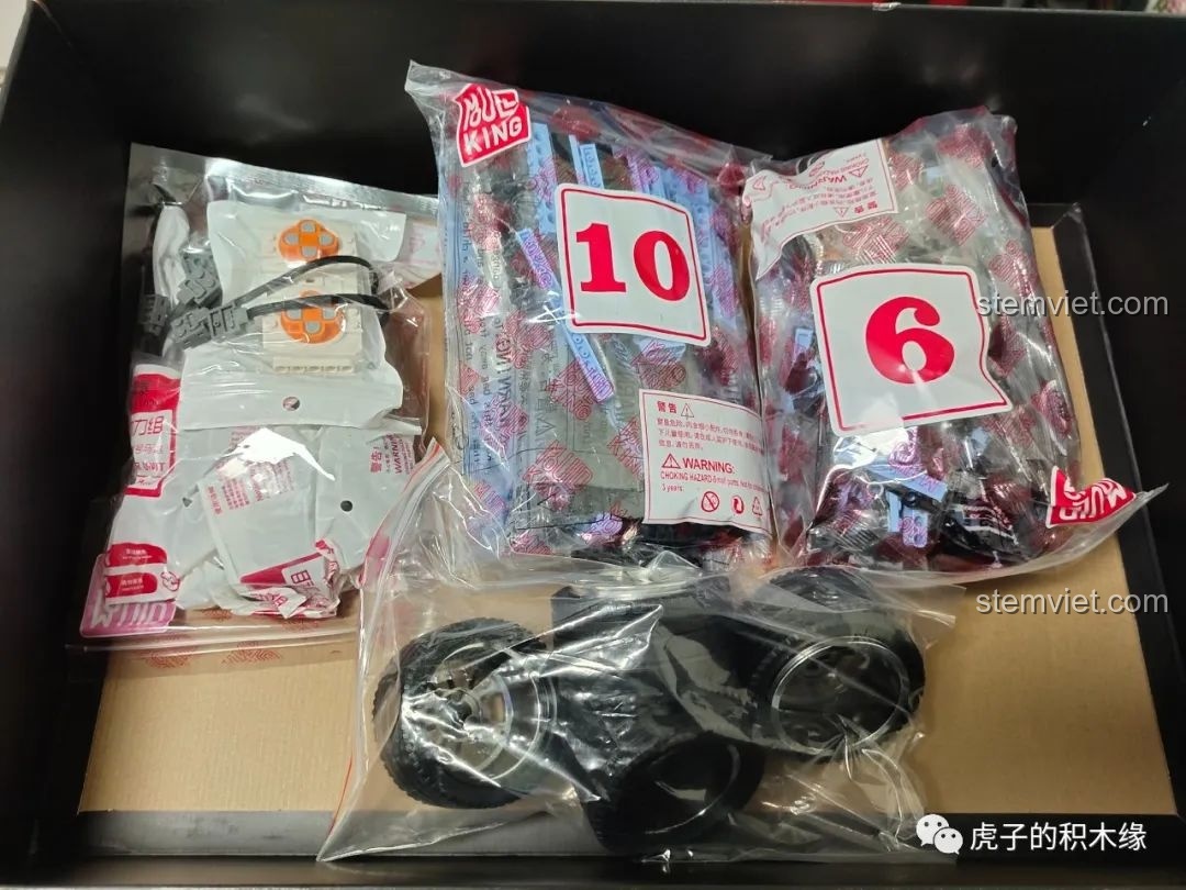 Túi mảnh ghép 9-10 và bộ bánh xe mạ chrome đã lắp sẵn trong hộp Mould King 13056 Lamborghini Hyper.