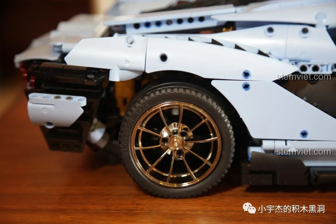 Hình ảnh quảng cáo sản phẩm Mould King 13056 Lamborghini Hyper, cho thấy vẻ đẹp và tính năng nổi bật.