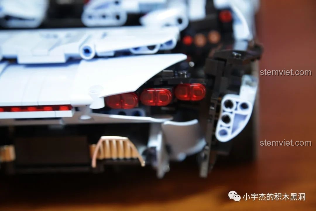 Hình ảnh quảng cáo sản phẩm Mould King 13056 Lamborghini Hyper, cho thấy vẻ đẹp và tính năng nổi bật.