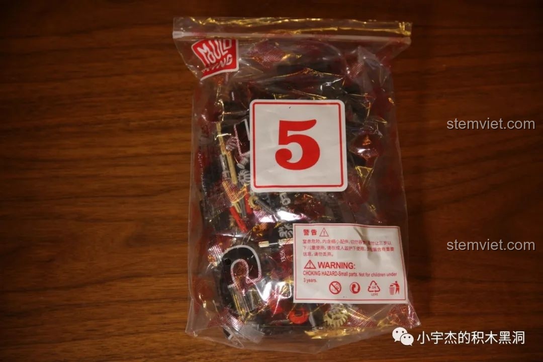 Các túi nhỏ hơn bên trong túi số 6 của Mould King 13056 Lamborghini Hyper, giúp phân loại mảnh ghép chi tiết.