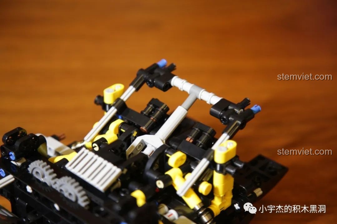 Túi linh kiện số 10 của Mould King 13056 Lamborghini Hyper, chứa các mảnh ghép cho phần thân xe và ngoại thất.