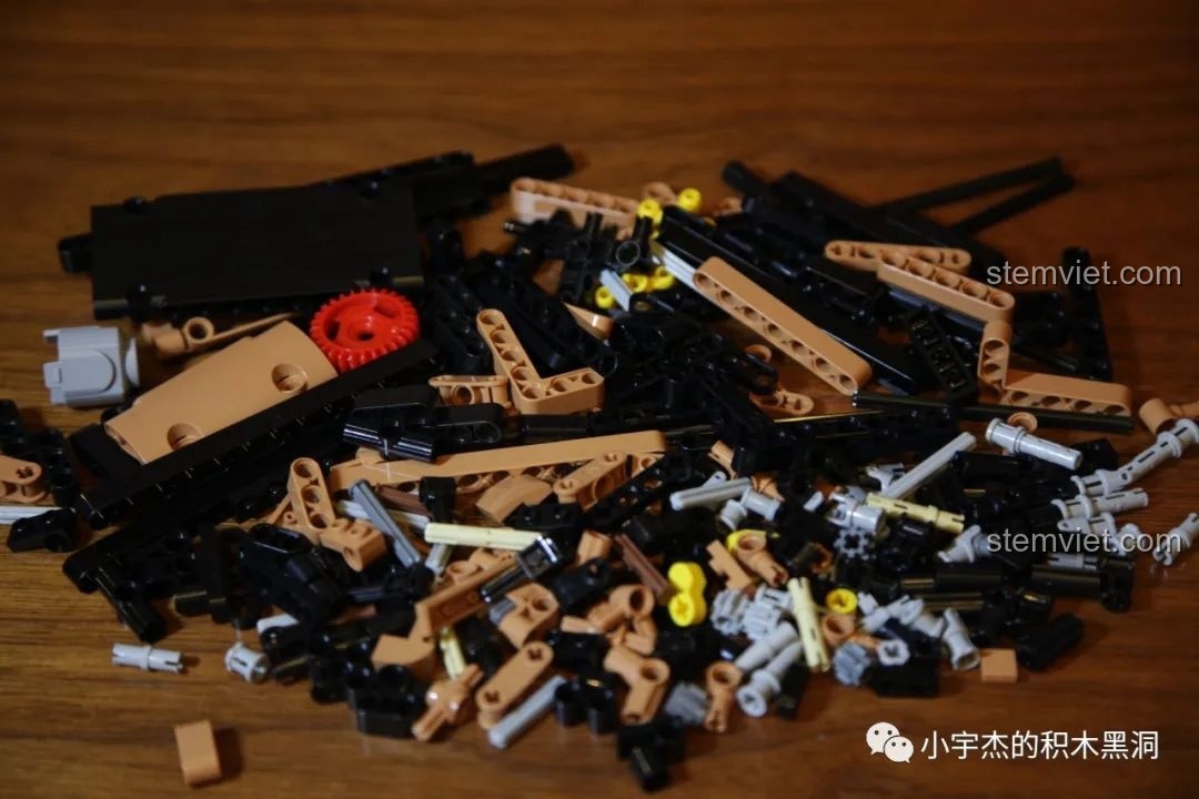 Góc nhìn khác của bộ vi sai Mould King 13056 Lamborghini Hyper, cho thấy các bánh răng được sắp xếp gọn gàng.