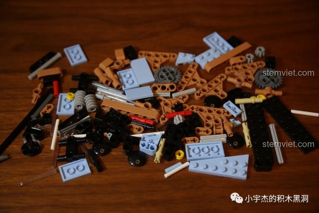 Cận cảnh bộ vi sai mới của Mould King 13056 Lamborghini Hyper với 5 bánh răng 12 răng, phức tạp hơn thiết kế truyền thống.