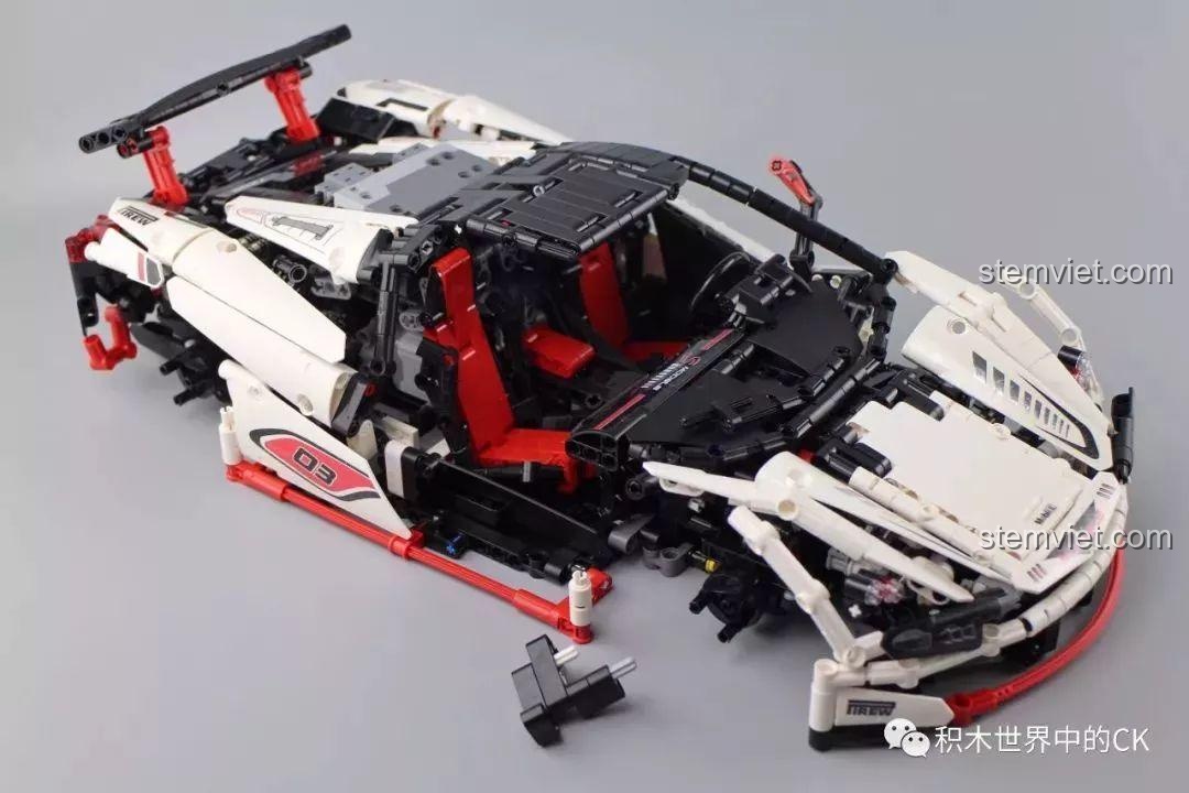 Chi tiết phần đầu xe của mô hình Mould King 13067 Icarus.