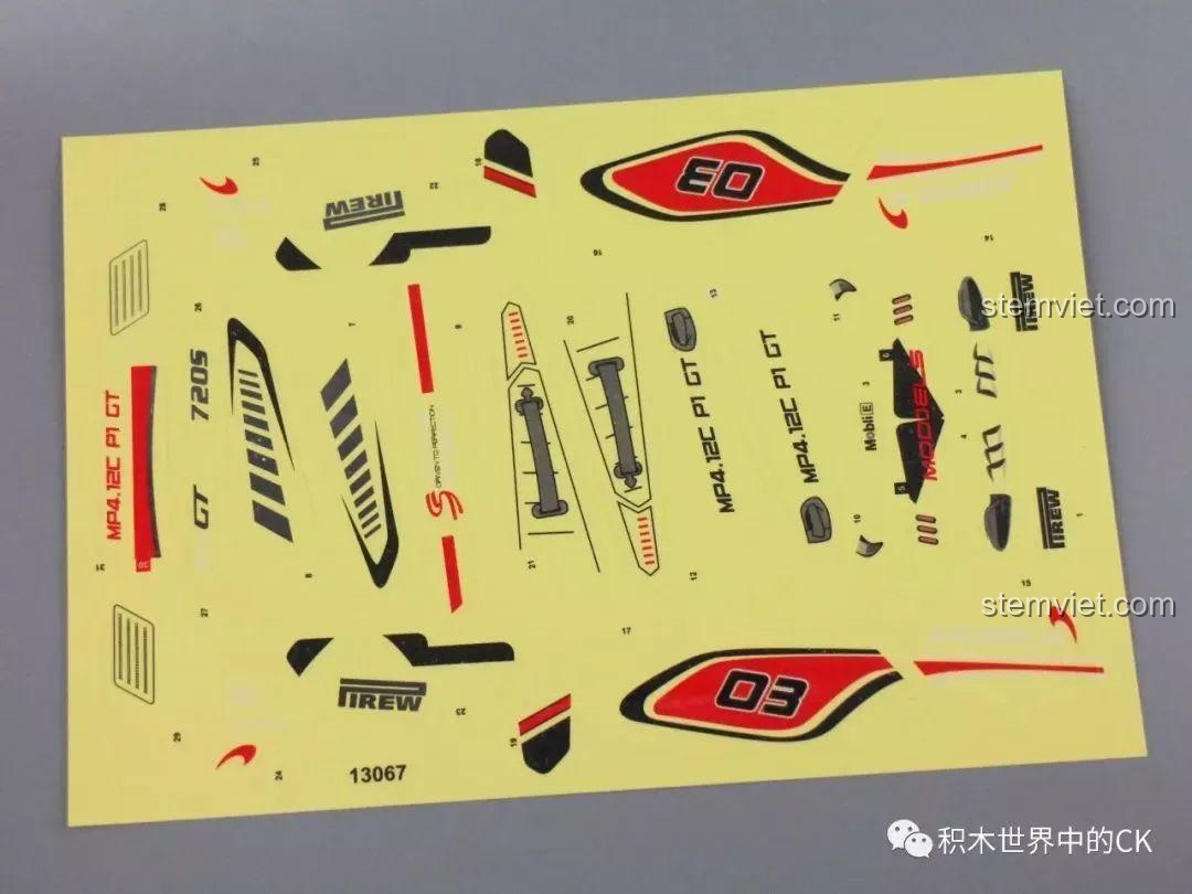 Tấm decal dán xe của bộ Mould King 13067 Icarus với các họa tiết trang trí.