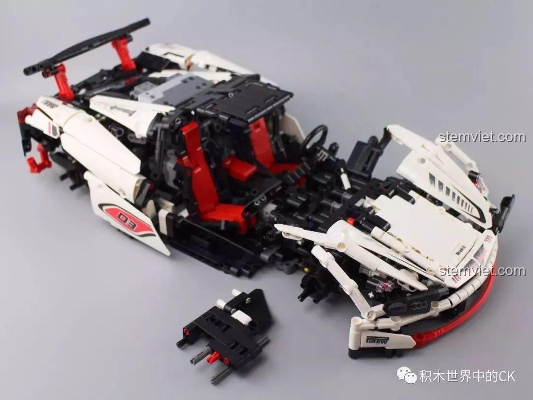 Mô hình siêu xe Mould King 13067 Icarus nhìn góc 3/4 từ phía sau.