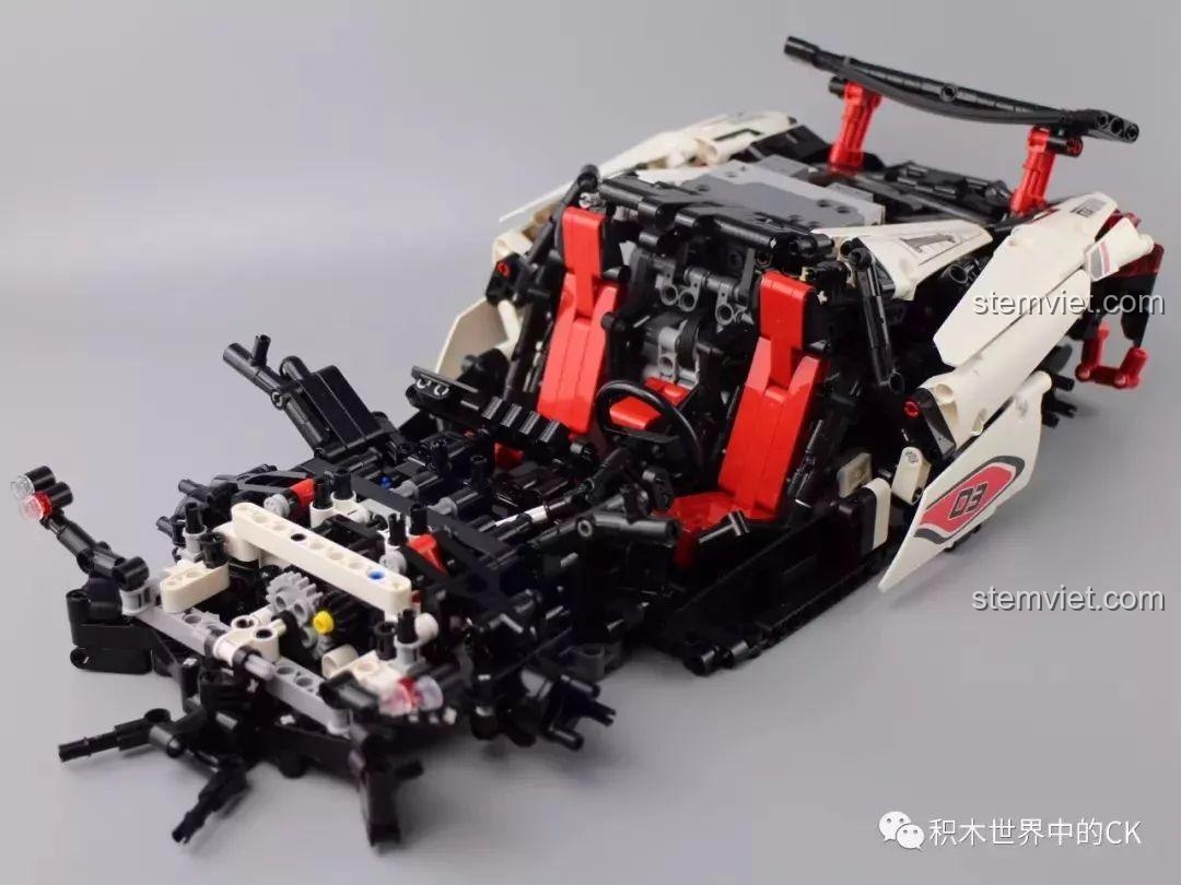 Mô hình siêu xe Mould King 13067 Icarus nhìn từ bên hông.