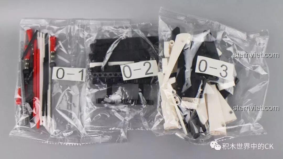 Các túi linh kiện được đánh số 0-1, 0-2, 0-3 của bộ Mould King 13067 Icarus.