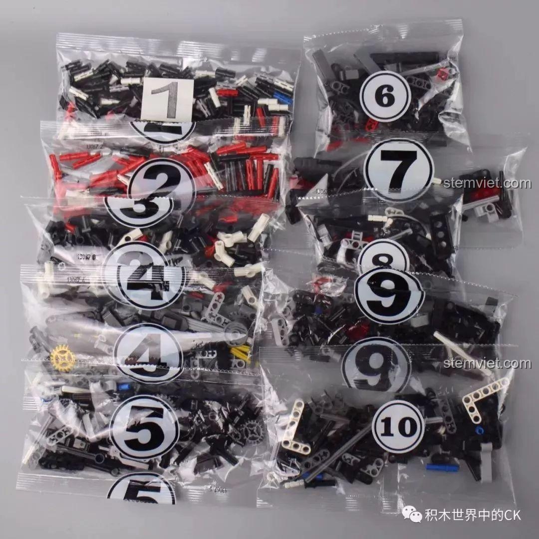 Các túi linh kiện được đánh số từ 1 đến 10 của bộ Mould King 13067 Icarus.