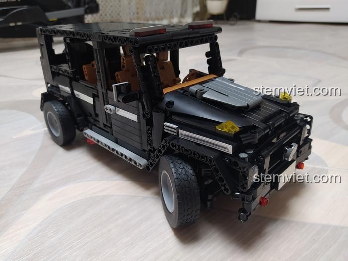 Mô hình G500 AWD Wagon 13068 sau khi lắp ráp hoàn chỉnh, nhìn từ phía trước, khoe trọn vẻ hầm hố, đẳng cấp.