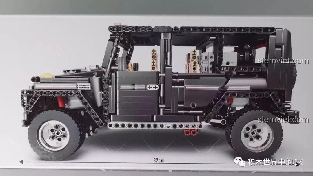 Ảnh thể hiện kích thước chiều dài 37cm của đồ chơi lắp ghép Mould King 13069.