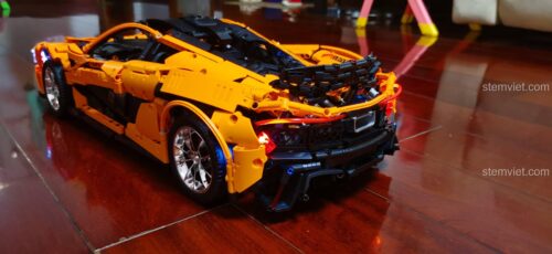 Đồ chơi mô hình Siêu xe McLaren P1 Mould King 13090D với đèn LED phía sau, tỉ lệ 1:8, mang lại trải nghiệm lắp ráp chất lượng cao cho bé trai.