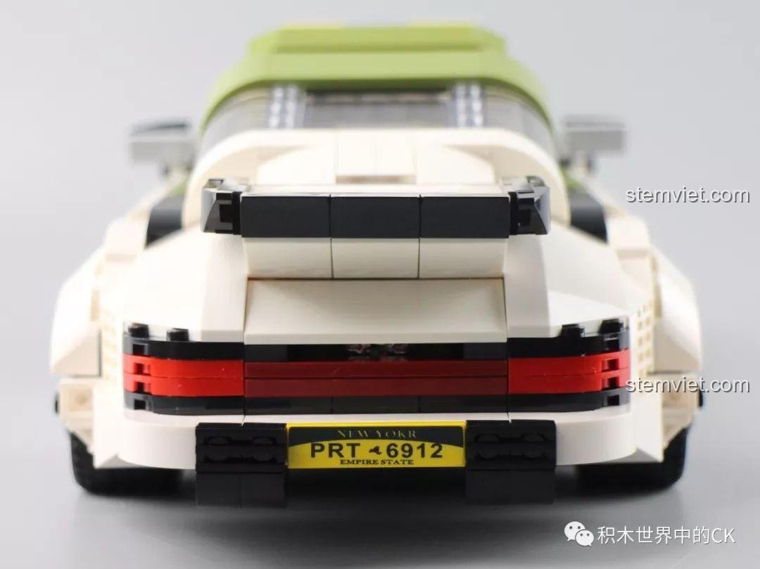 Cận cảnh đuôi xe và biển số 'PRT 6912' của bộ lắp ghép 13103.