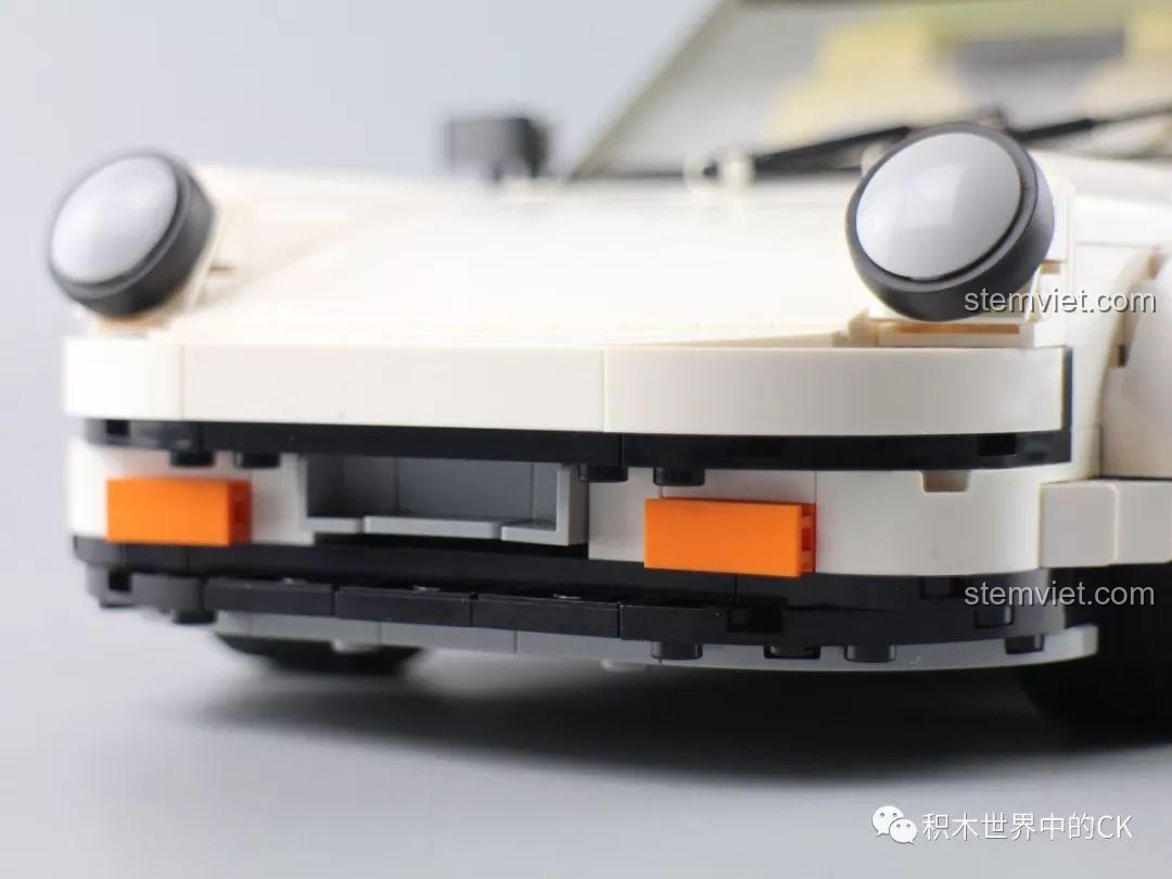 Cận cảnh phần cản trước và hốc gió của bộ đồ chơi Mô hình xe Porsche 911 Targa.